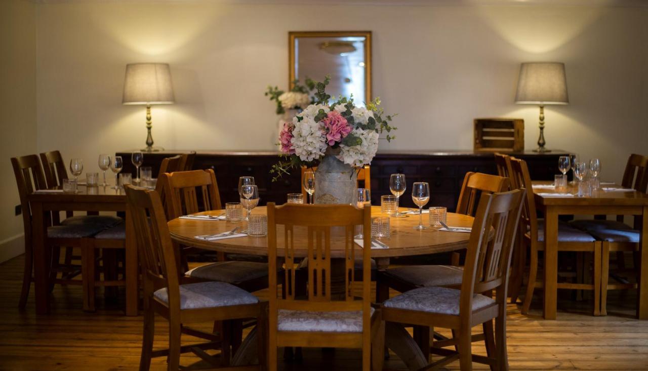 Redesdale Arms Hotel Отърбърн Екстериор снимка